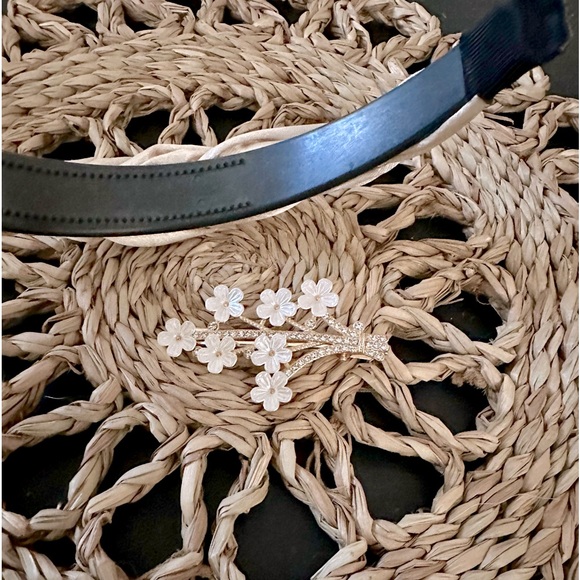 ♥️Silk pearl Braided Ivory Headband and Floral Gold tone Clip set! New! - Picture 6 of 6